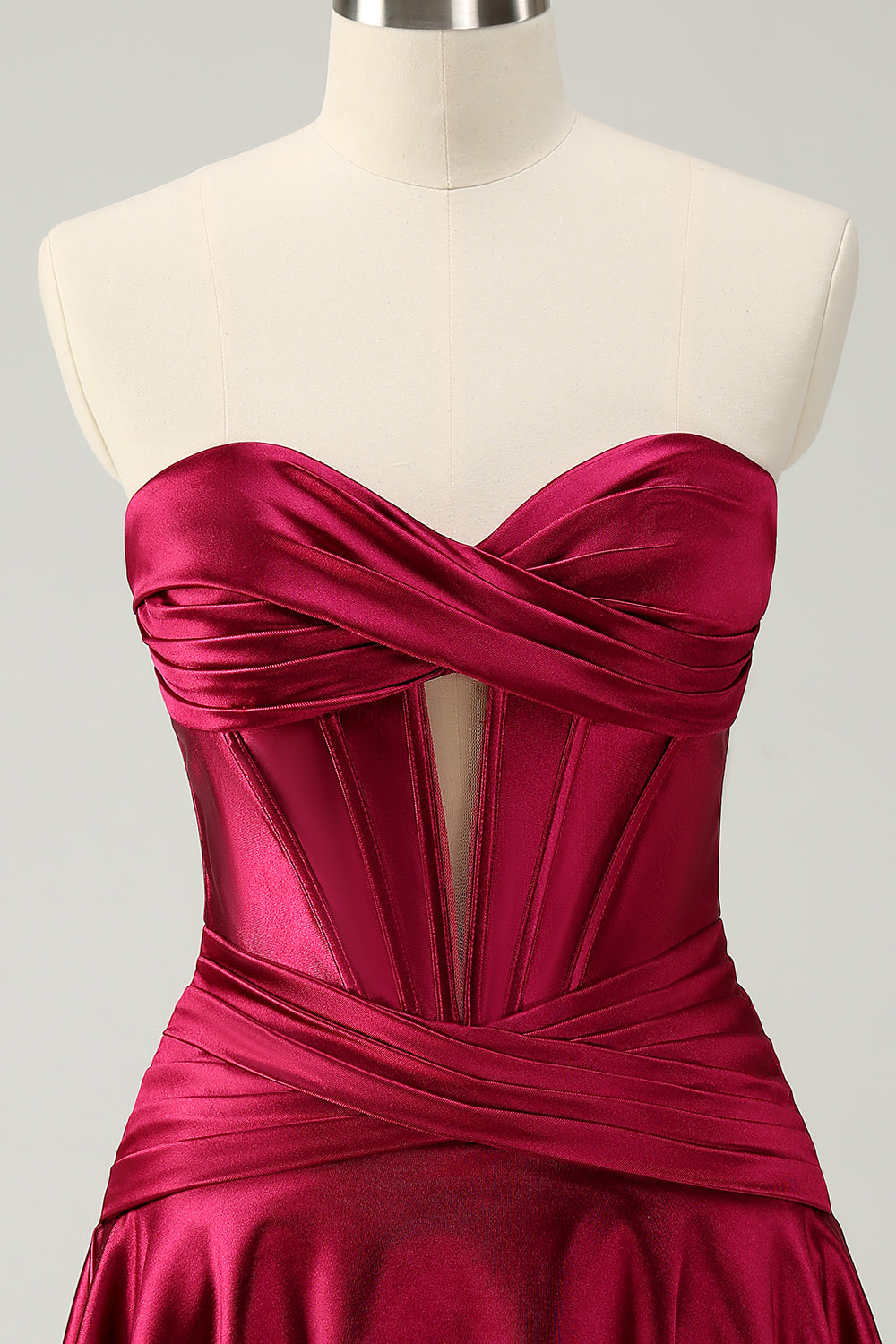 Robe de bal tendance fuchsia à bustier cœur en satin et corset trapèze