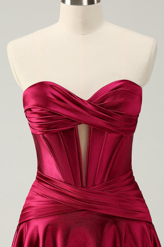 Vestido de fiesta fucsia de moda con escote corazón, corte en A y corsé de satén.