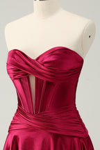Robe de bal tendance fuchsia à bustier cœur en satin et corset trapèze