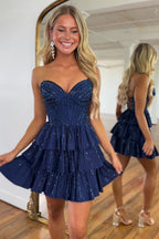 Robe de bal courte bustier trapèze à volants et perles