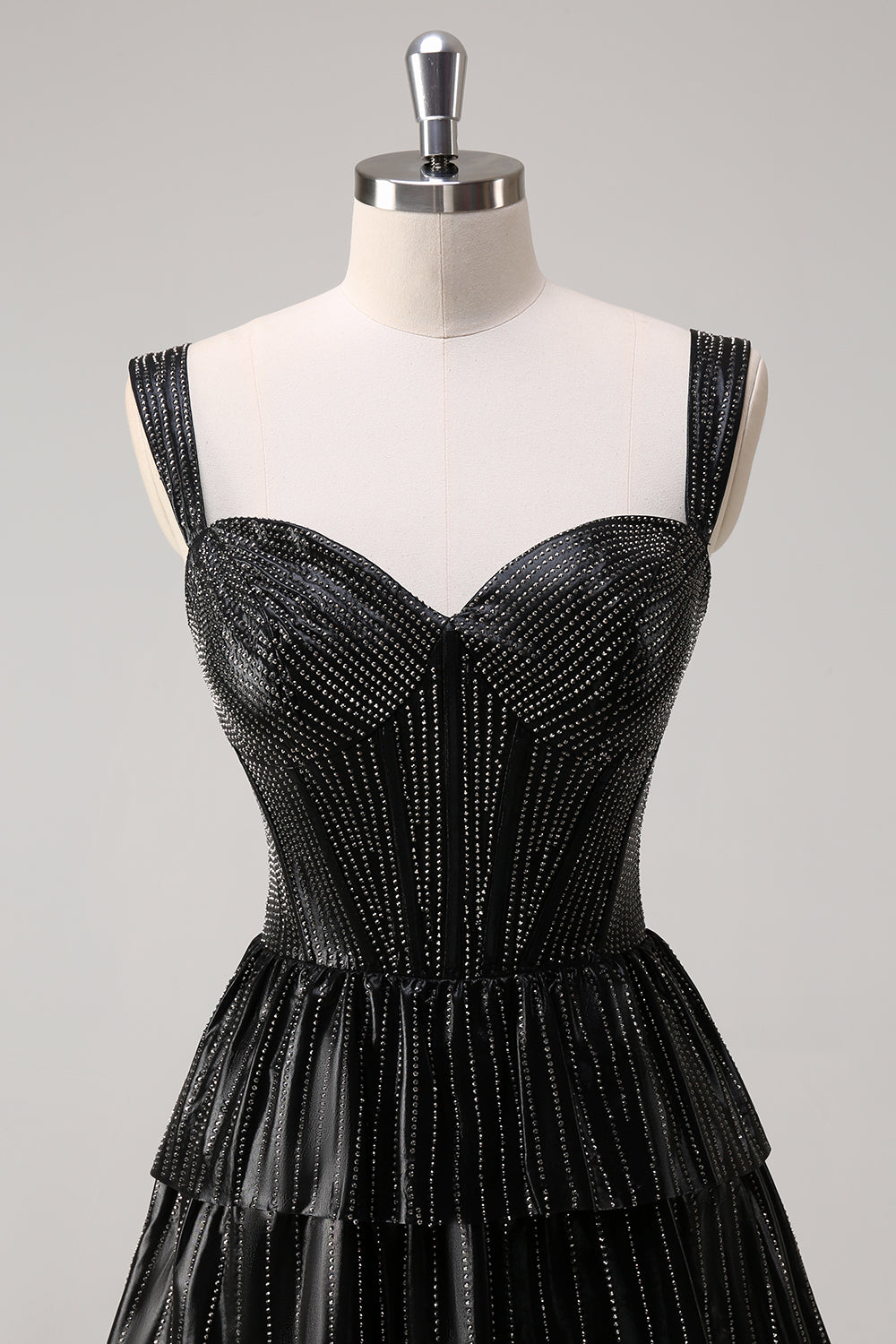 Robe de bal longue à corset à volants, épaules dénudées et paillettes, ornée de perles