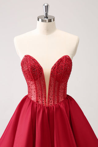 Robe de bal rouge mignonne, coupe trapèze, bustier, corset à volants et perles