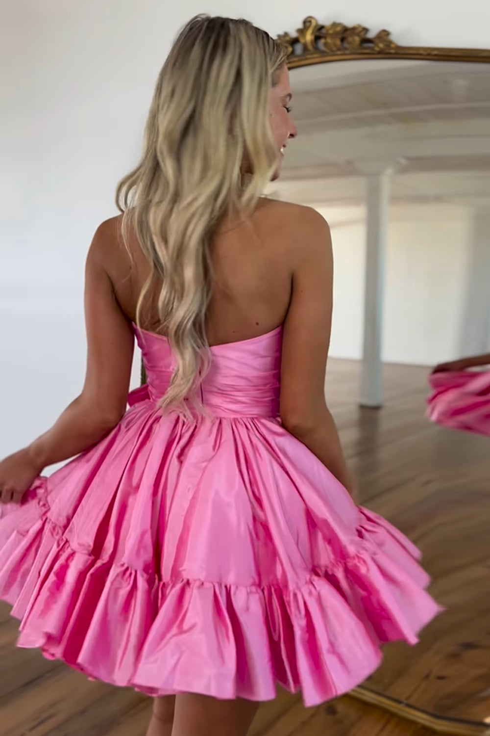 Vestido corto de satén sin tirantes, corte en A, para fiesta de bienvenida, con lazo