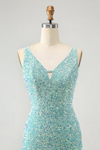 Robe de bal courte moulante à franges et sequins, col en V
