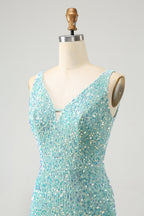 Robe de bal courte moulante à franges et sequins, col en V