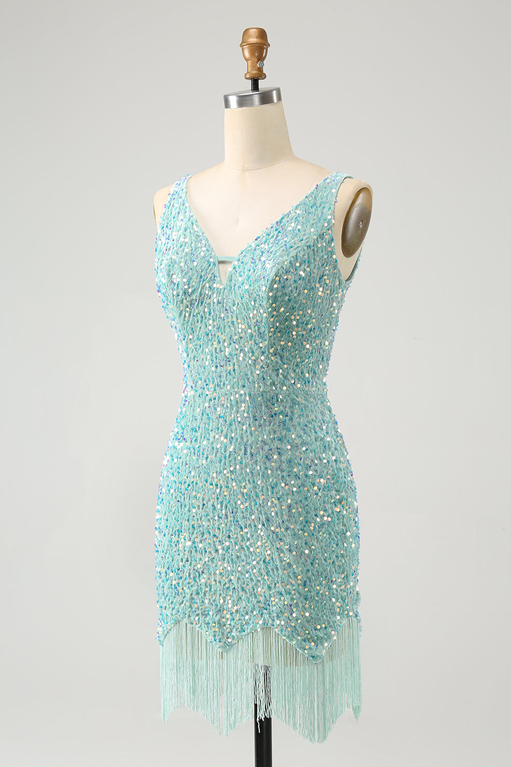 Robe de bal courte moulante à franges et sequins, col en V