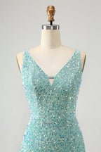 Robe de bal courte moulante à franges et sequins, col en V