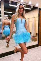 Robe de bal bustier moulante ornée de perles et de plumes