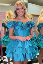 Robe de bal courte bustier dorée à épaules dénudées et à volants