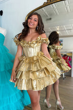Robe de bal courte bustier dorée à épaules dénudées et à volants