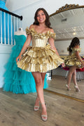 Robe de bal courte bustier dorée à épaules dénudées et à volants
