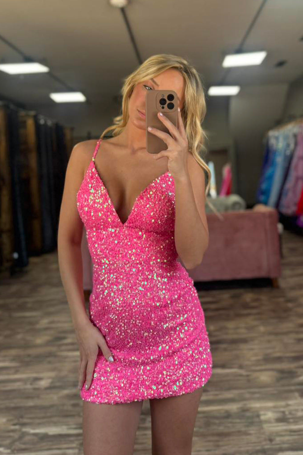 Vestido corto ajustado de lentejuelas con tirantes finos brillantes para baile de bienvenida