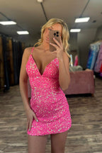 Vestido corto ajustado de lentejuelas con tirantes finos brillantes para baile de bienvenida