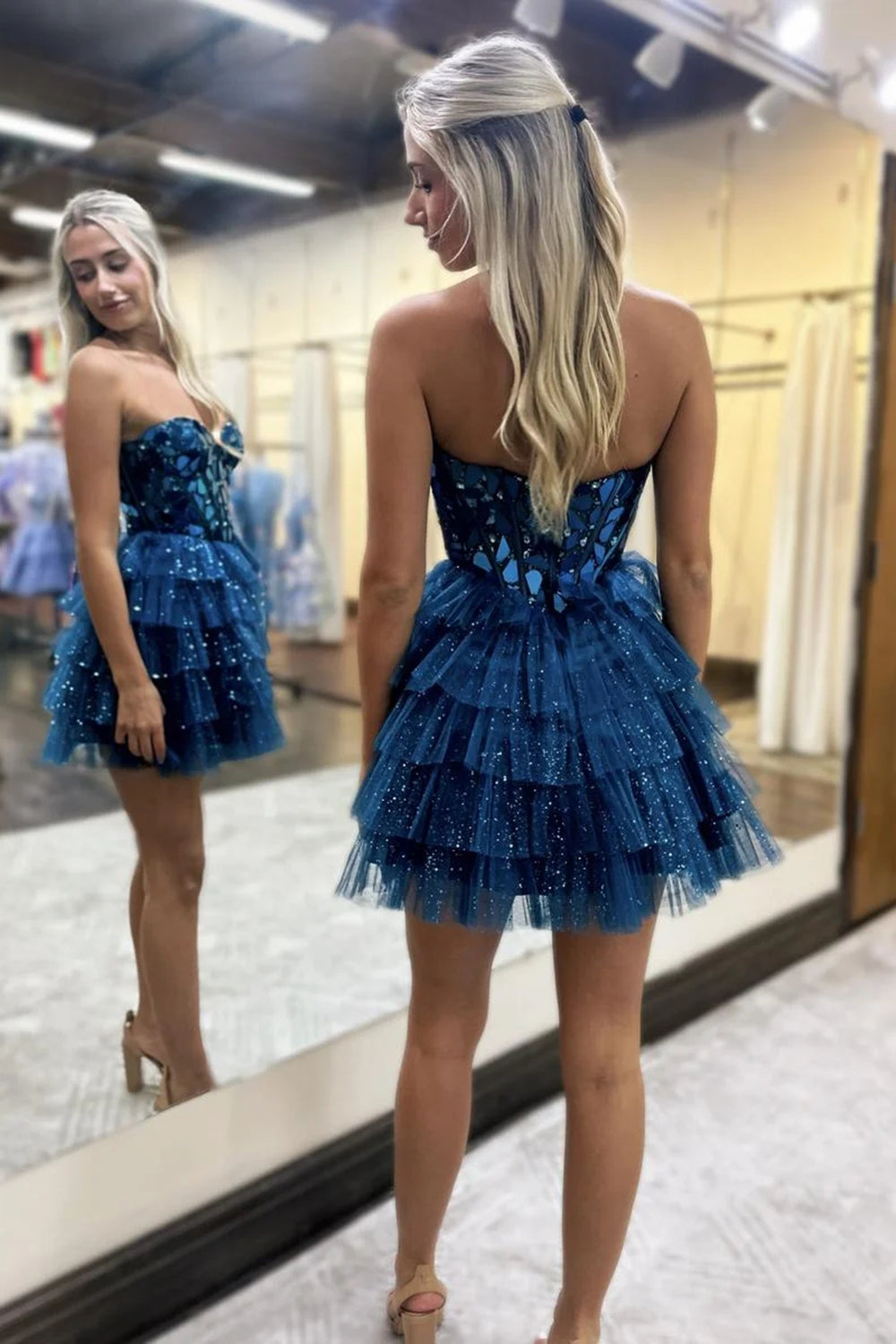 Robe de bal scintillante champagne à décolleté cœur en tulle à volants et effet miroir