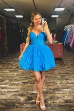 Vestido corto de fiesta con tirantes finos, corte en A, tul y corsé escalonado