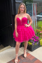 Vestido corto de fiesta con tirantes finos, corte en A, tul y corsé escalonado