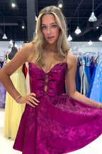 Robe de bal courte trapèze décolletée en cœur avec nœud