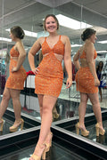 Vestido corto de fiesta con tirantes finos brillantes y lentejuelas