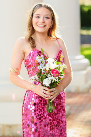 Vestido corto ajustado de lentejuelas con tirantes finos brillantes para baile de bienvenida