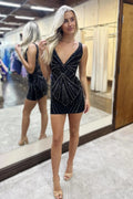 Robe de bal courte moulante noire à paillettes et perles, col en V