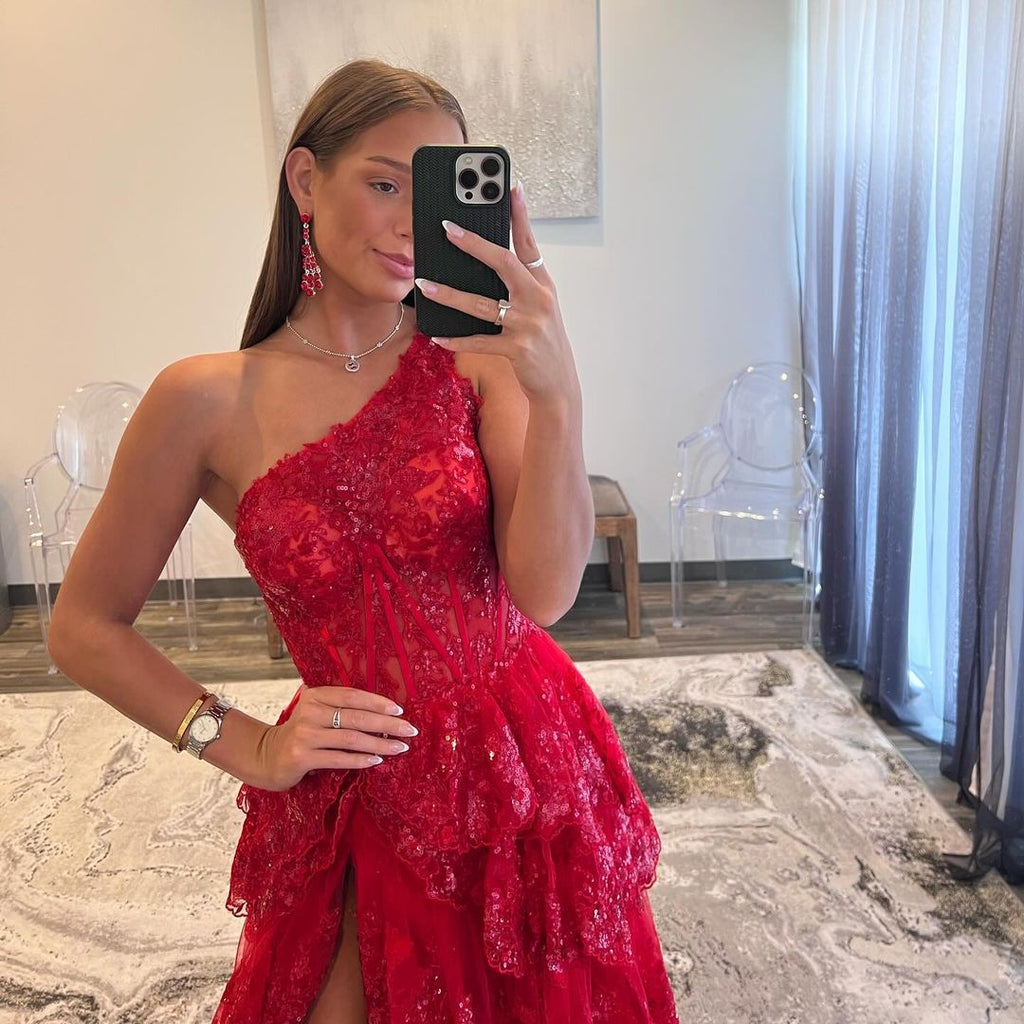 Vestido largo de fiesta de encaje con un solo hombro y volantes
