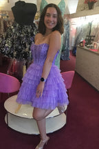Robe de bal courte bustier en tulle, coupe trapèze, corset à volants et appliques