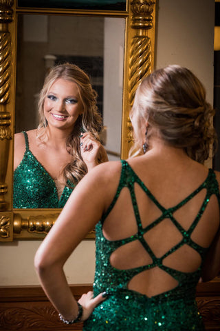 Robe courte moulante à sequins et fines bretelles spaghetti pour le bal de promo