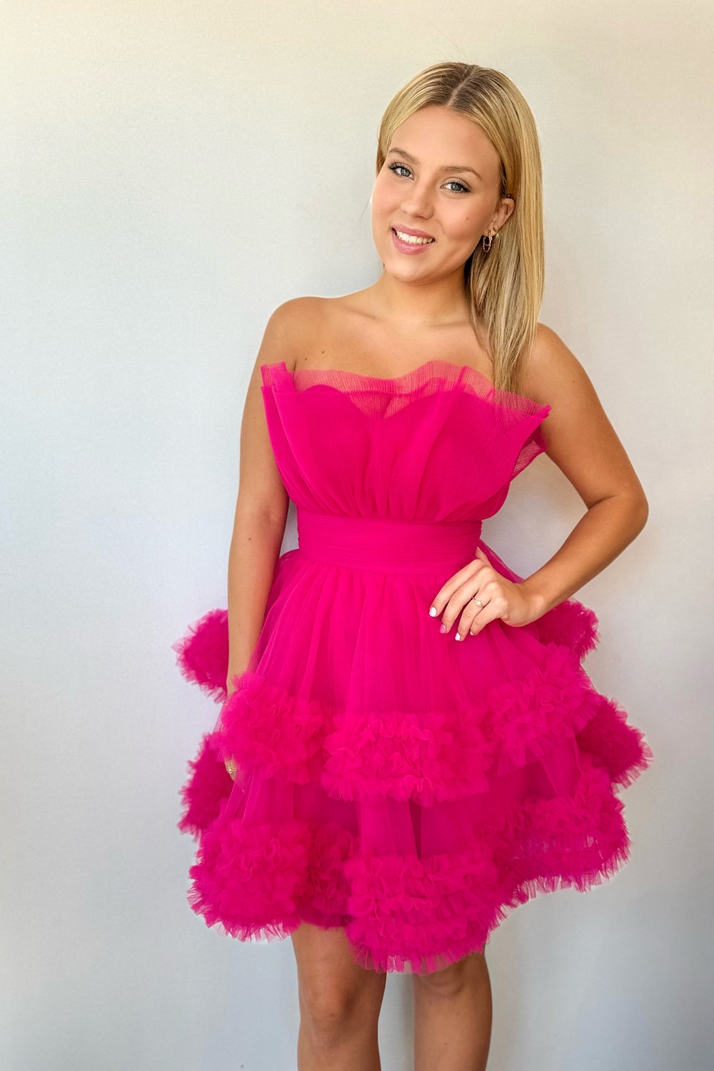 Robe de bal courte bustier trapèze en tulle à volants
