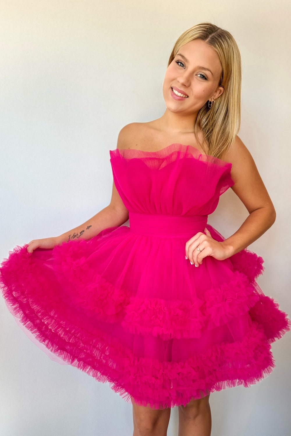Robe de bal courte bustier trapèze en tulle à volants