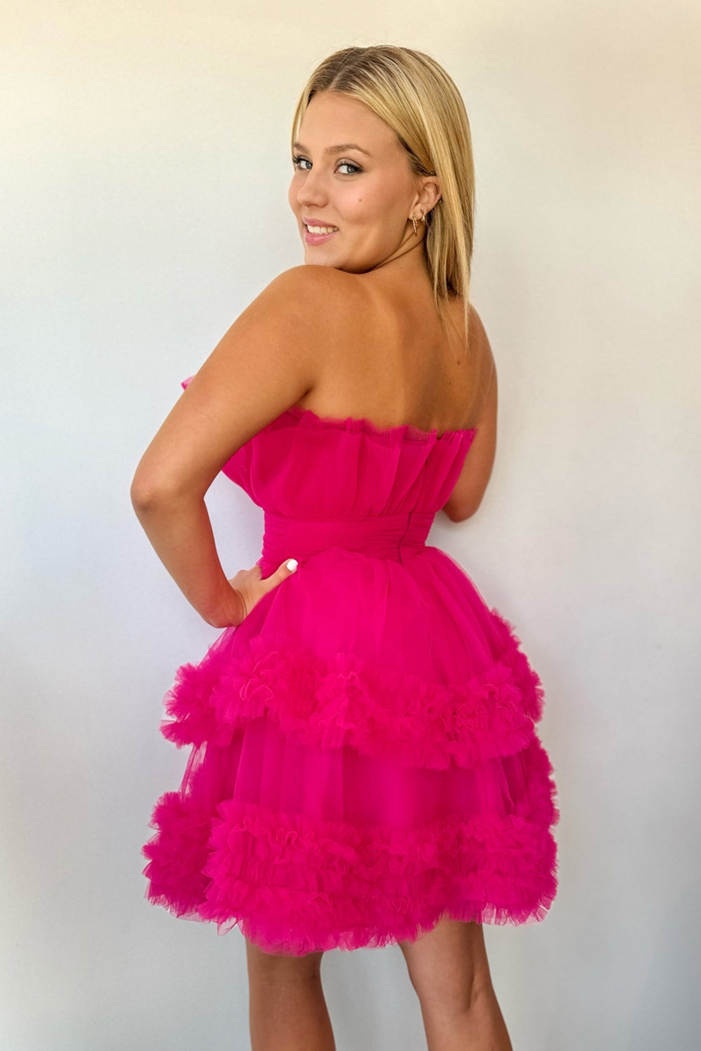 Robe de bal courte bustier trapèze en tulle à volants