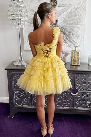 Robe de bal courte asymétrique en tulle à volants et à une épaule