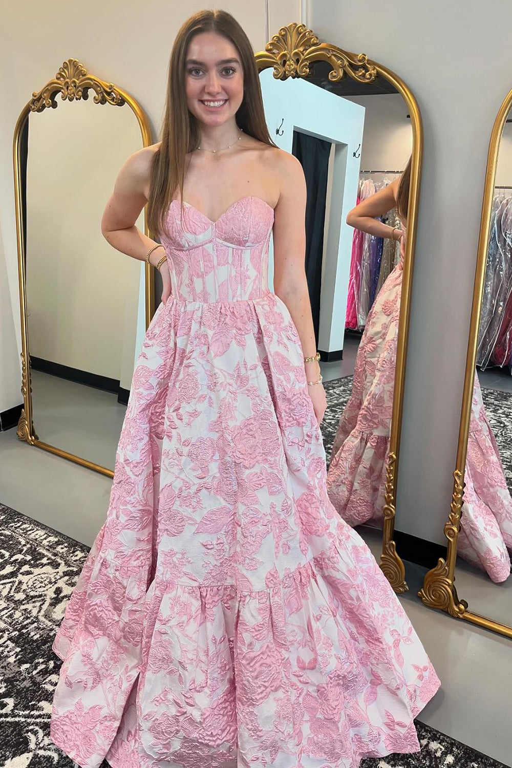 Robe de bal longue corset trapèze à décolleté cœur et imprimé floral