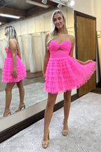 Robe de bal courte trapèze en tulle à volants et décolleté en cœur