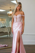Robe de bal longue sirène en satin rose poudré à épaules dénudées et corset ornée d'appliques
