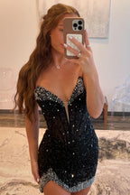 Vestido corto de fiesta ajustado, sin tirantes, con lentejuelas y corsé, de color negro brillante, con lentejuelas y pedrería.