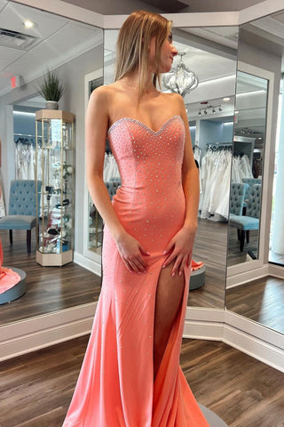 Vestido largo de sirena con escote corazón brillante, cuentas y abertura