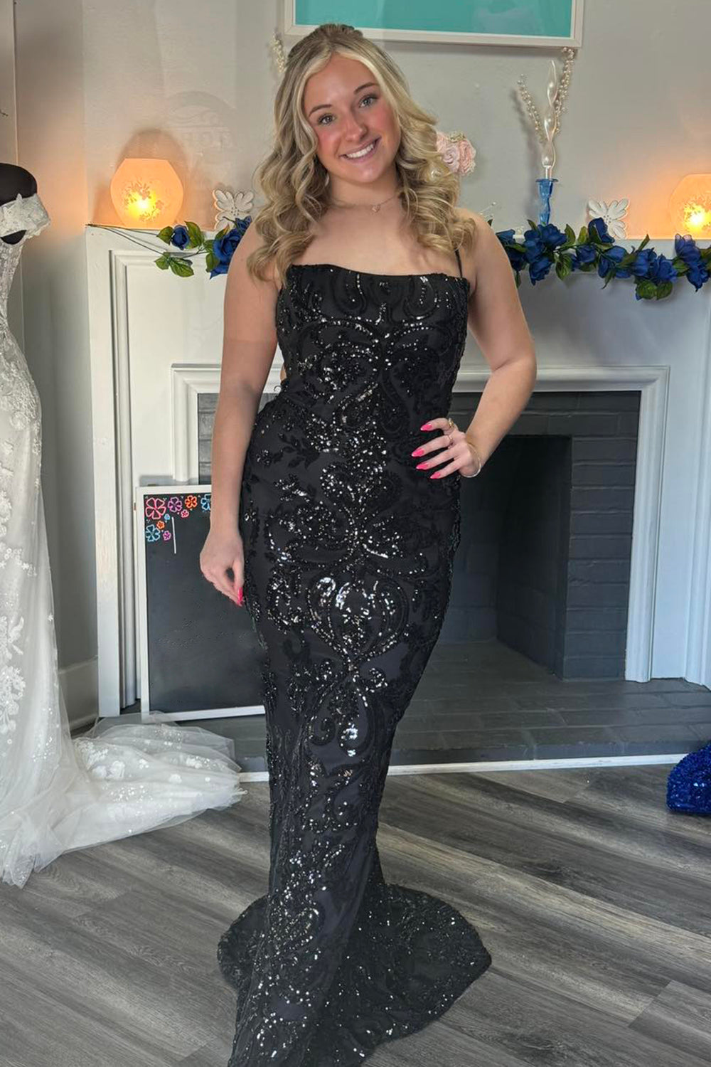 Vestido largo de fiesta de sirena con lentejuelas y tirantes finos brillantes