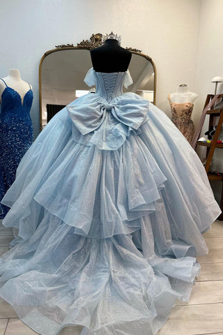 Vestido de fiesta largo de princesa, estilo princesa, con corsé, escote barco, tul azul claro brillante y hombros descubiertos con lazo