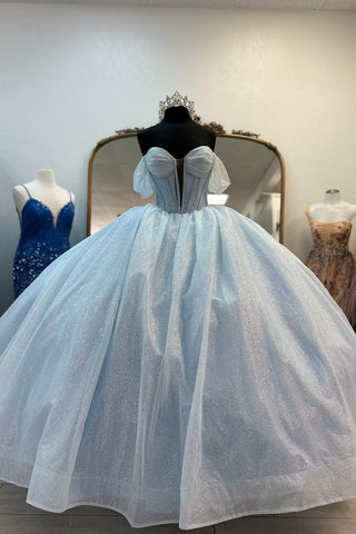 Vestido de fiesta largo de princesa, estilo princesa, con corsé, escote barco, tul azul claro brillante y hombros descubiertos con lazo