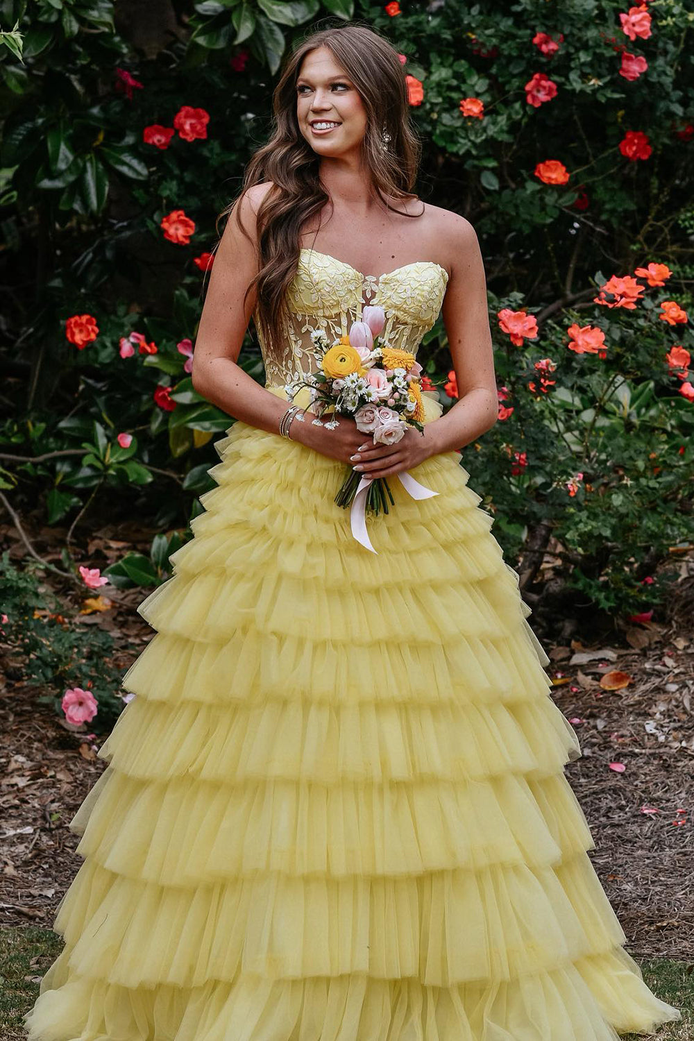 Robe de bal longue corset à volants en tulle style princesse avec appliques