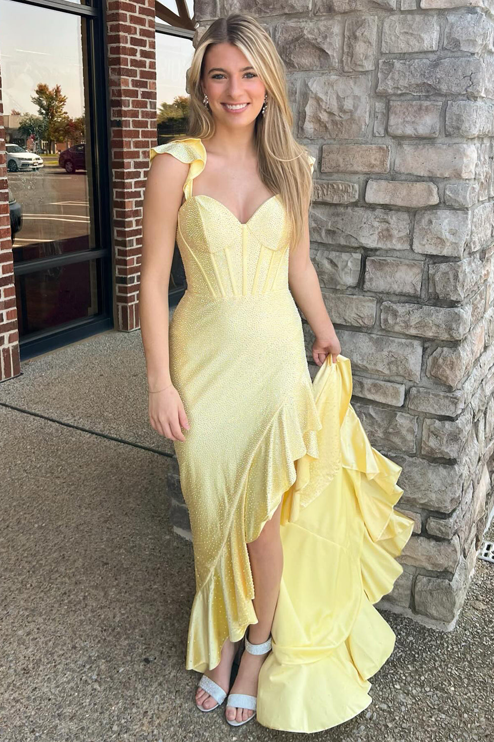 Robe de bal sirène à bretelles spaghetti pailletées, corset long à perles et volants