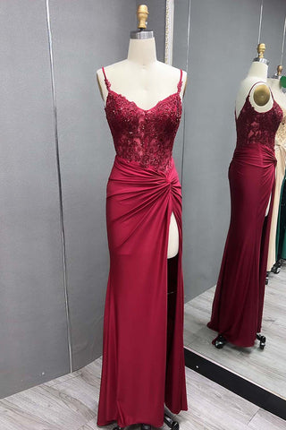 Vestido largo de fiesta tipo corsé de sirena con tirantes finos y apliques, de satén.