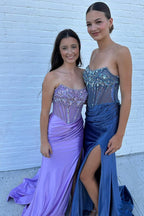 Robe de bal sirène longue bustier en satin pailleté ornée de perles et fendue.