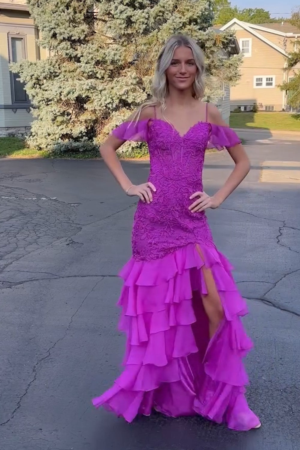 Robe de bal longue sirène à épaules dénudées en mousseline de soie à volants et appliques