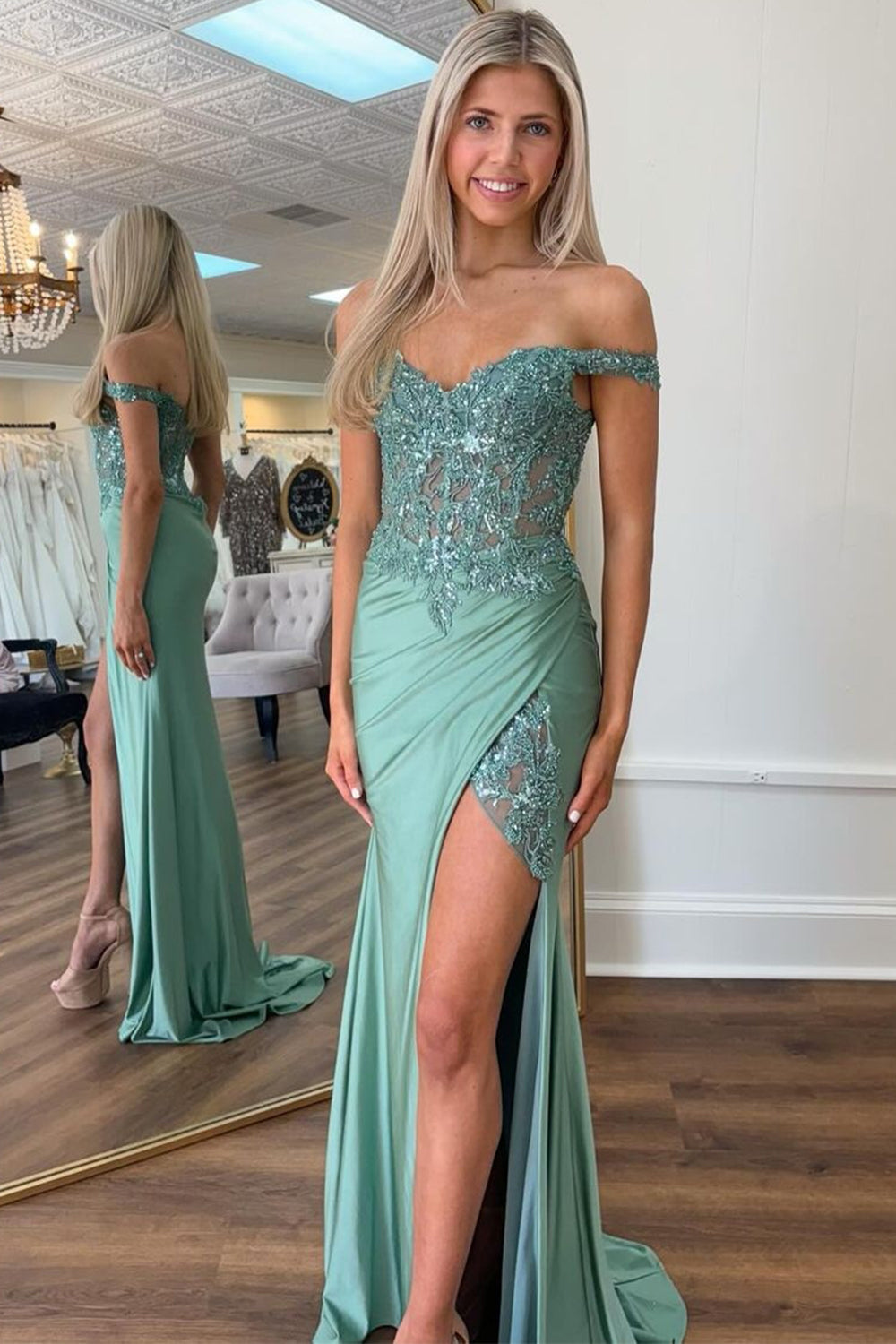 Robe de bal sirène à épaules dénudées, corset long orné d'appliqués et fente