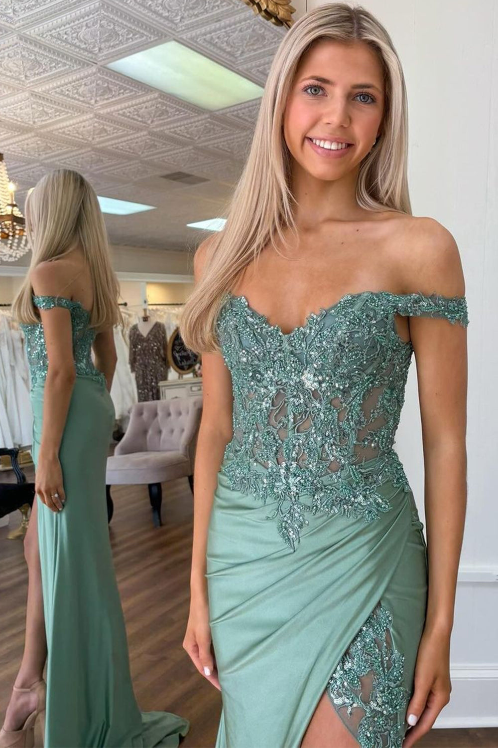 Robe de bal sirène à épaules dénudées, corset long orné d'appliqués et fente