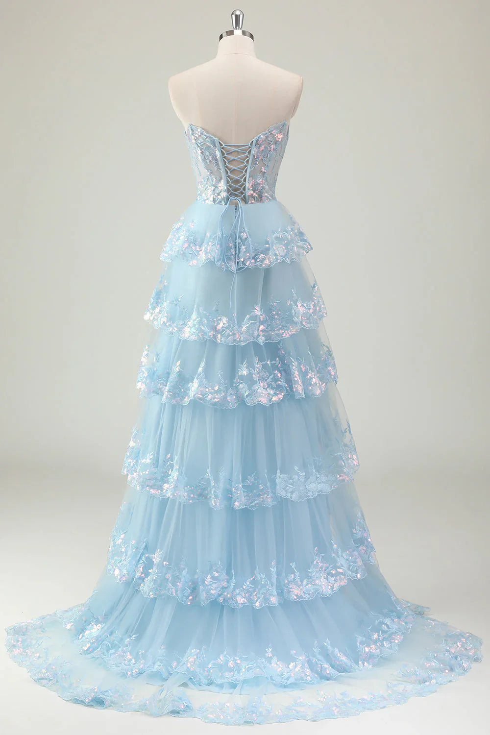Robe de bal longue à sequins scintillants, coupe trapèze, bustier à volants et fente.