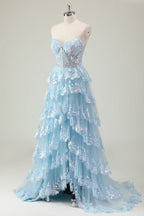 Robe de bal longue à corset en tulle à sequins scintillants, coupe trapèze, décolleté cœur et fente. Coupe trapèze, décolleté cœur, bustier à volants et sequins. Fente.