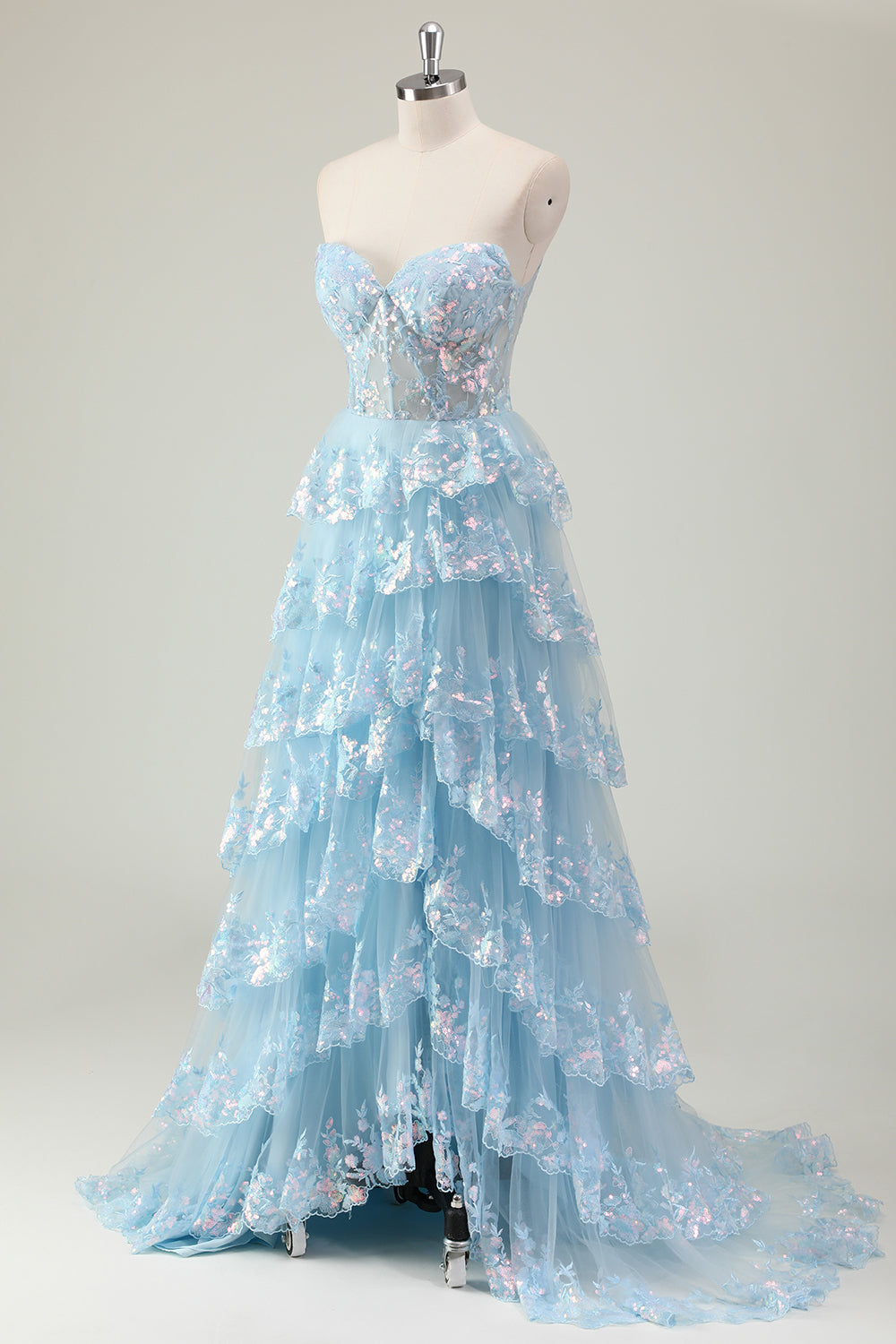 Robe de bal longue à corset en tulle à sequins scintillants, coupe trapèze, décolleté cœur et fente. Coupe trapèze, décolleté cœur, bustier à volants et sequins. Fente.
