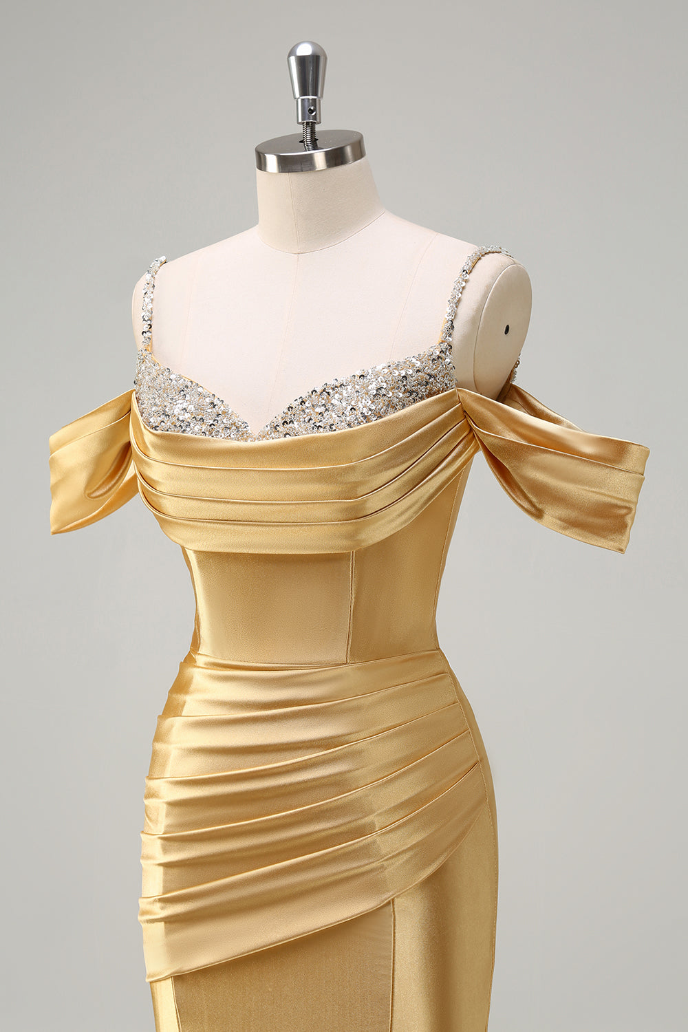 Robe de bal longue sirène en satin rose poudré à fines bretelles froncées et sequins